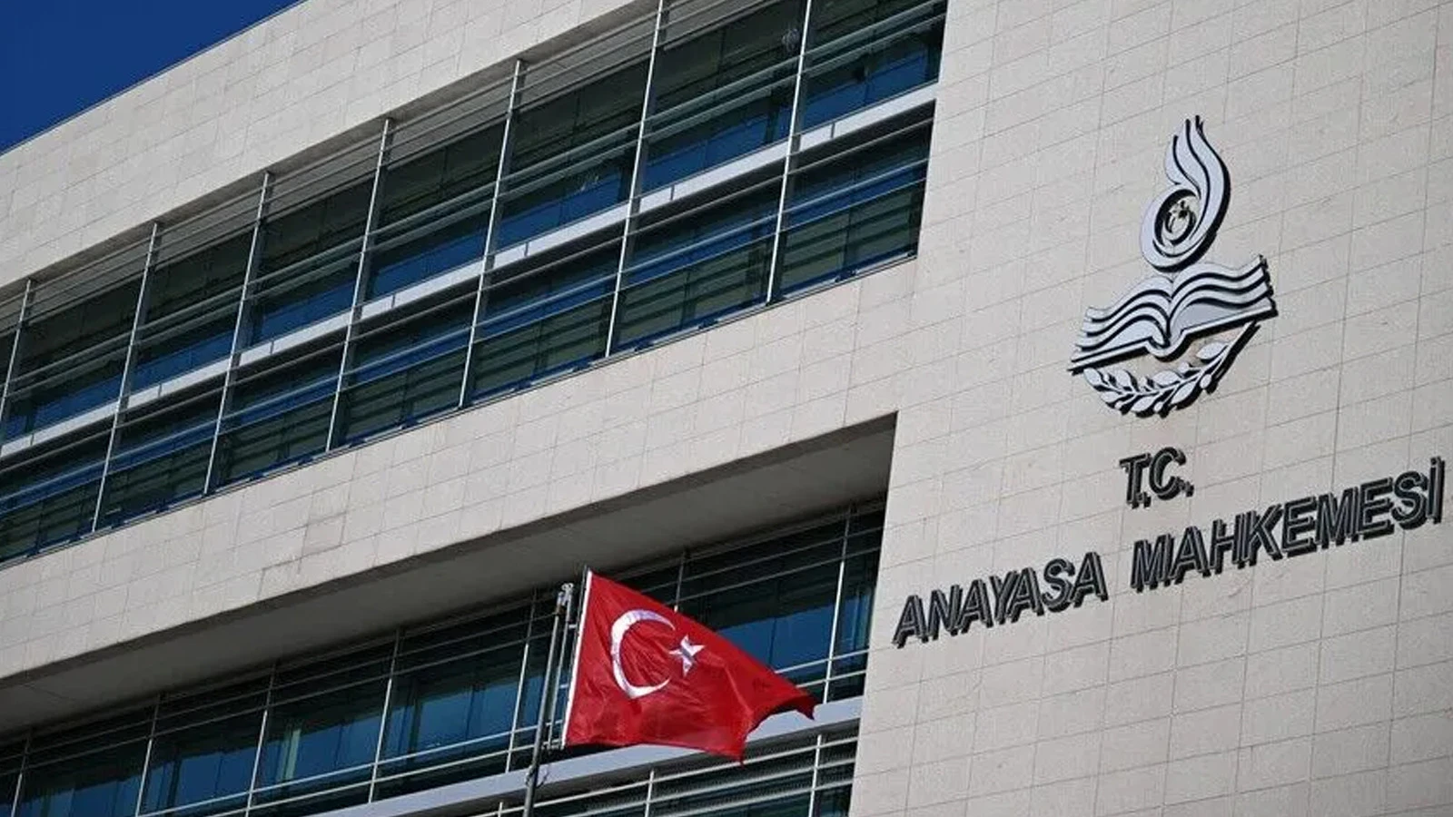 Aym'den 15 Siyasi Partinin Sorumluları Hakkında Suç Duyurusu Kararı