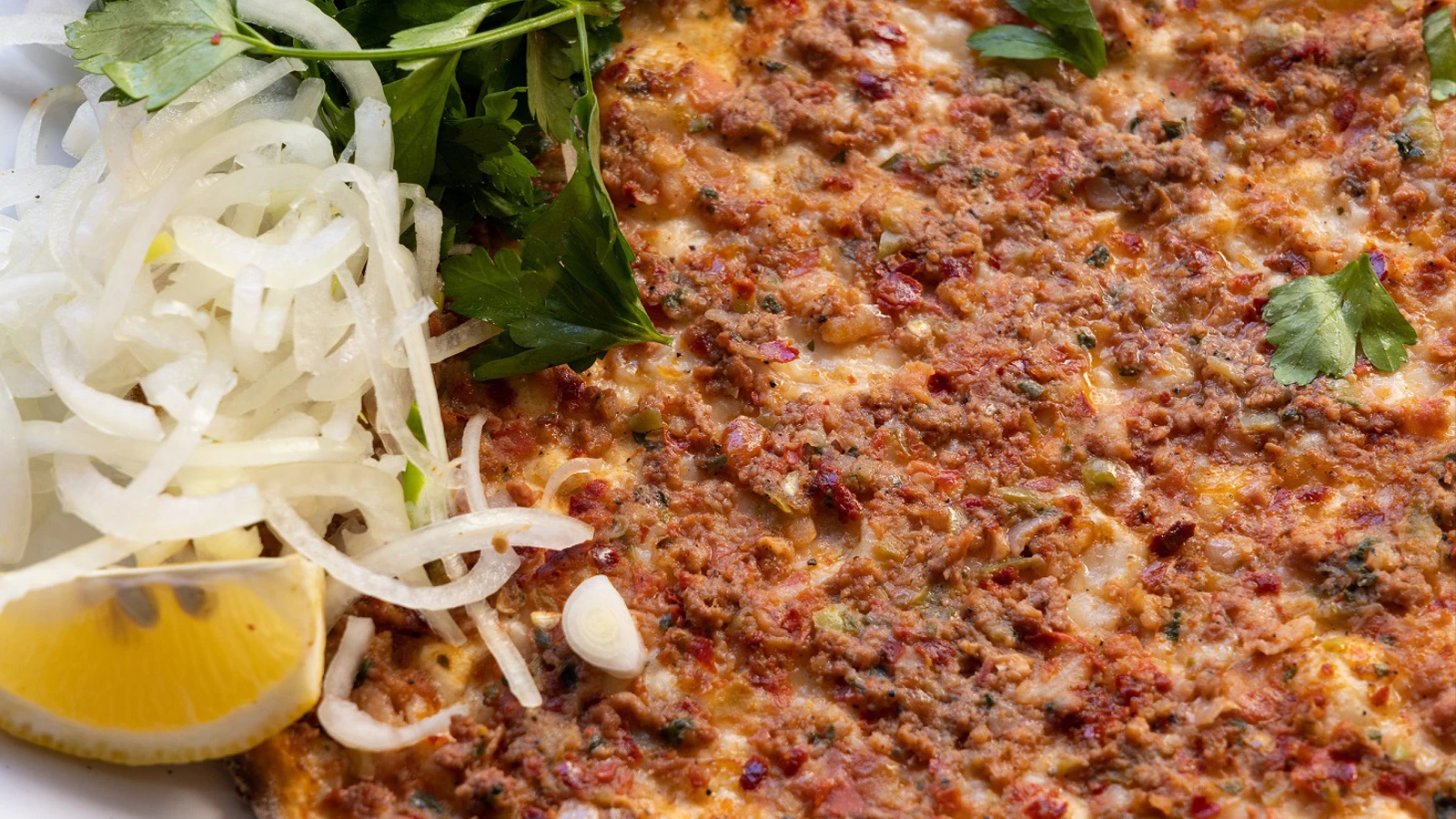 Lahmacundan karaciğer, pideden kalp, sucuktan eşek eti çıktı