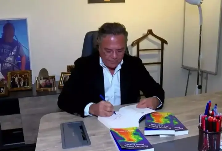 Oktar Asoğlu’nun yeni romanı ‘Kırmızı Deniz Mavi İnsan’ okurlarla buluştu