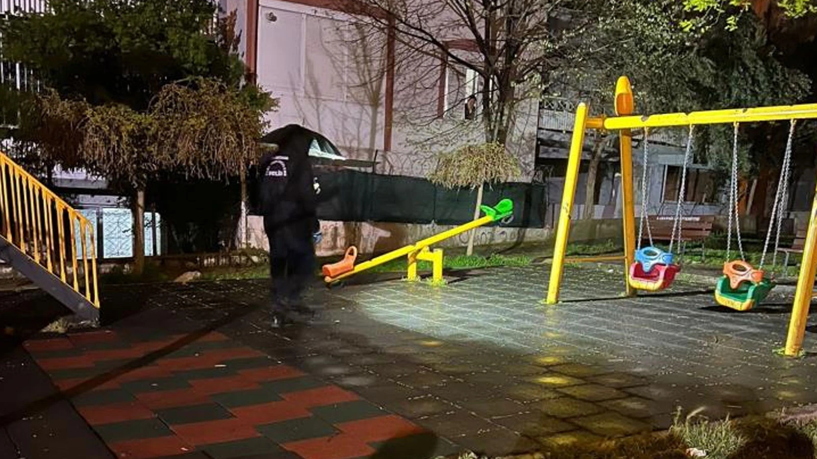 İzmir'de dehşet! Parkta oynayan 2 yaşındaki çocuğu bıçakladı