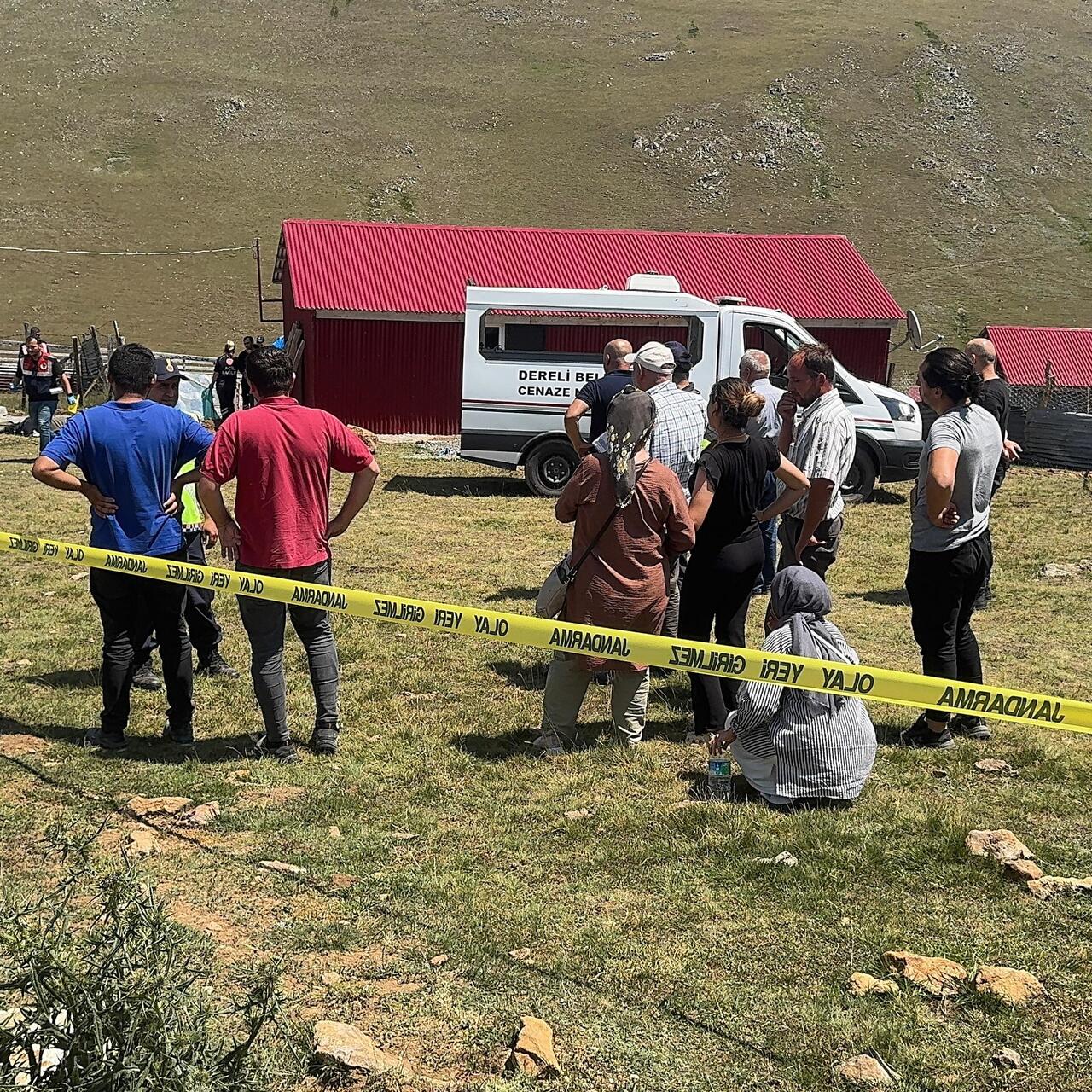 Anne ve babasını katleden komşusunu sopayla öldürdü!
