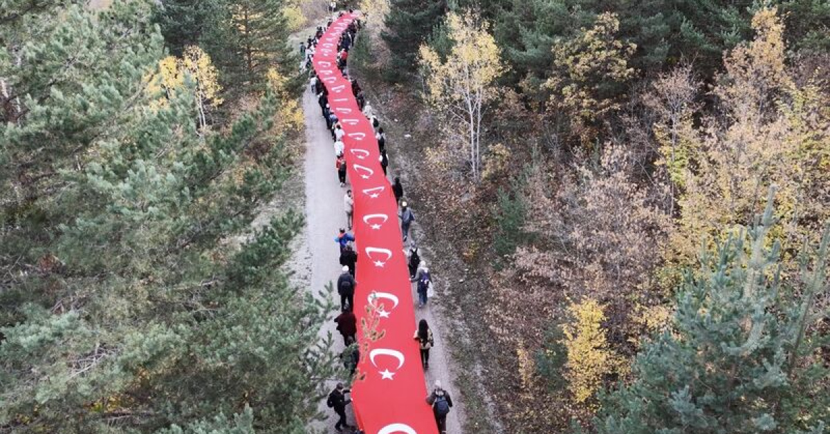 100 Metrelik Türk Bayrağıyla Cumhuriyet Yürüyüşü - Son Dakika İnternet Haberleri - Habertürk