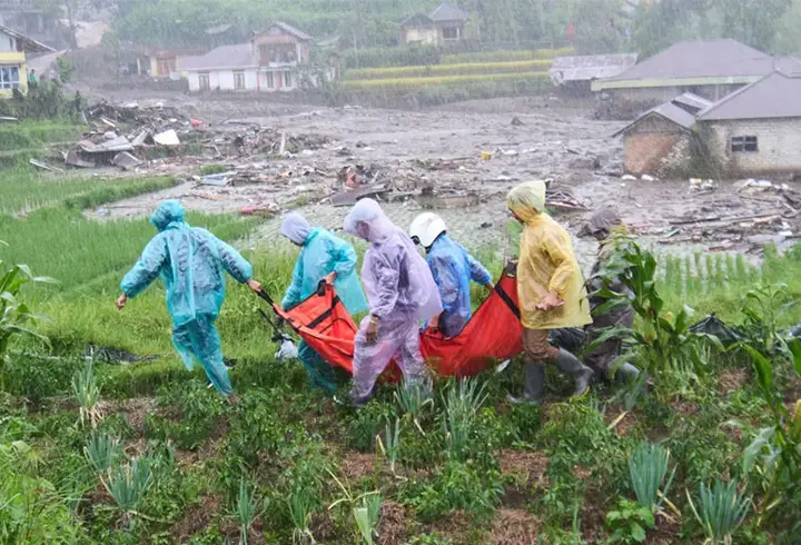 Endonezya'da sel felaketi: 49 ölü, onlarca kişi de kayıp