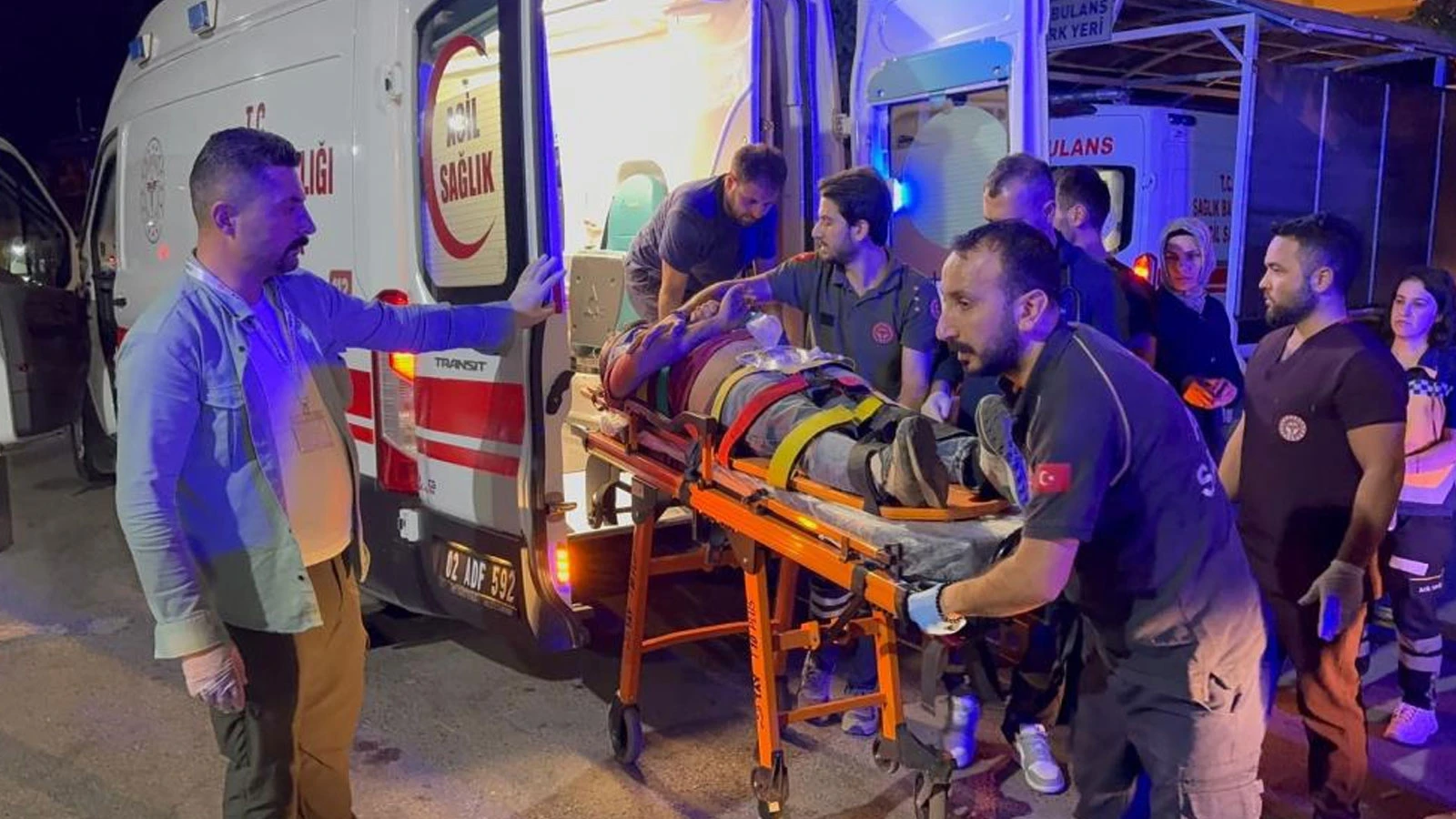 Adıyaman'da kontrolden çıkan otomobil şarampole yuvarlandı