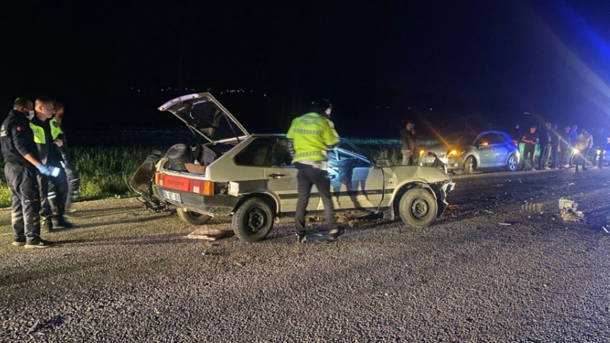 Otomobiller kafa kafaya çarpıştı: 1 kişi öldü, 2 kişi yaralandı