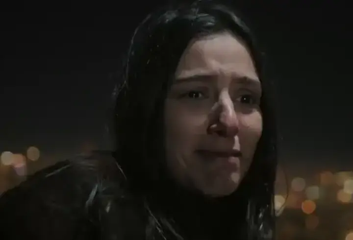 Fadi'nin ablası GÜLLÜ! Kral Kaybederse Güllü kimdir? Ezgi Ulusoy kaç yaşında?