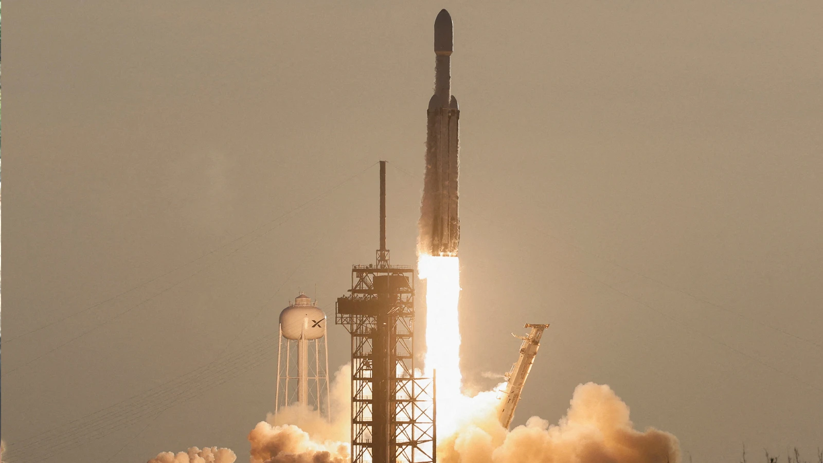 NASA yeni teleskobunu fırlattı: Evrenin haritası yeniden çizilebilir