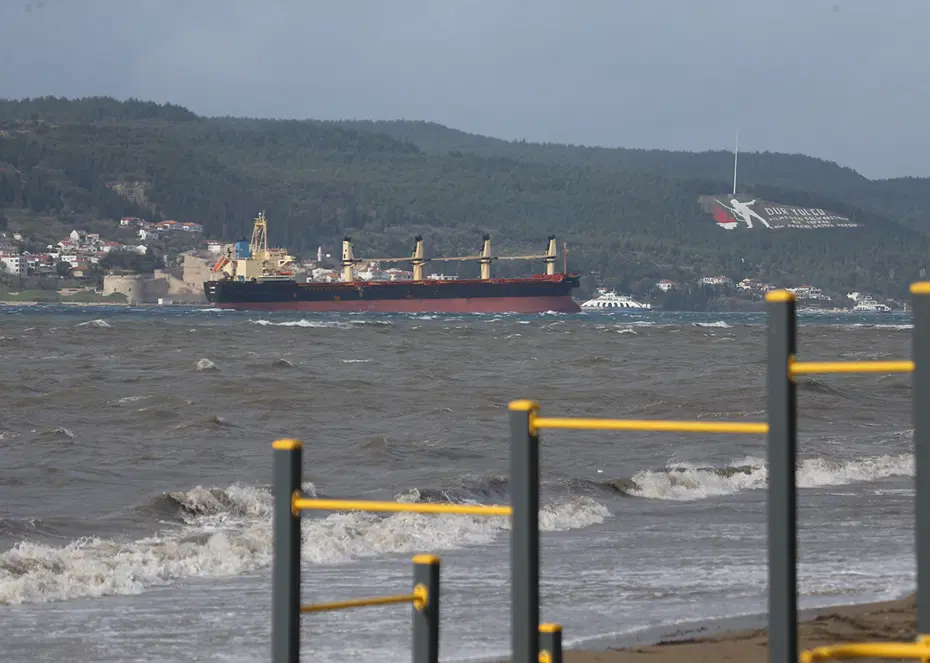 Çanakkale Boğazı gemi geçişlerine kapatıldı