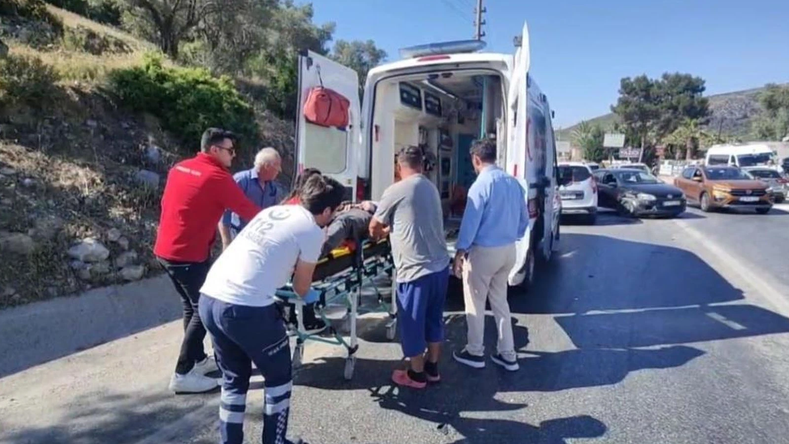 Aydın'da direksiyon başında fenalaşan sürücü, ters şeride girip 3 araca çarptı