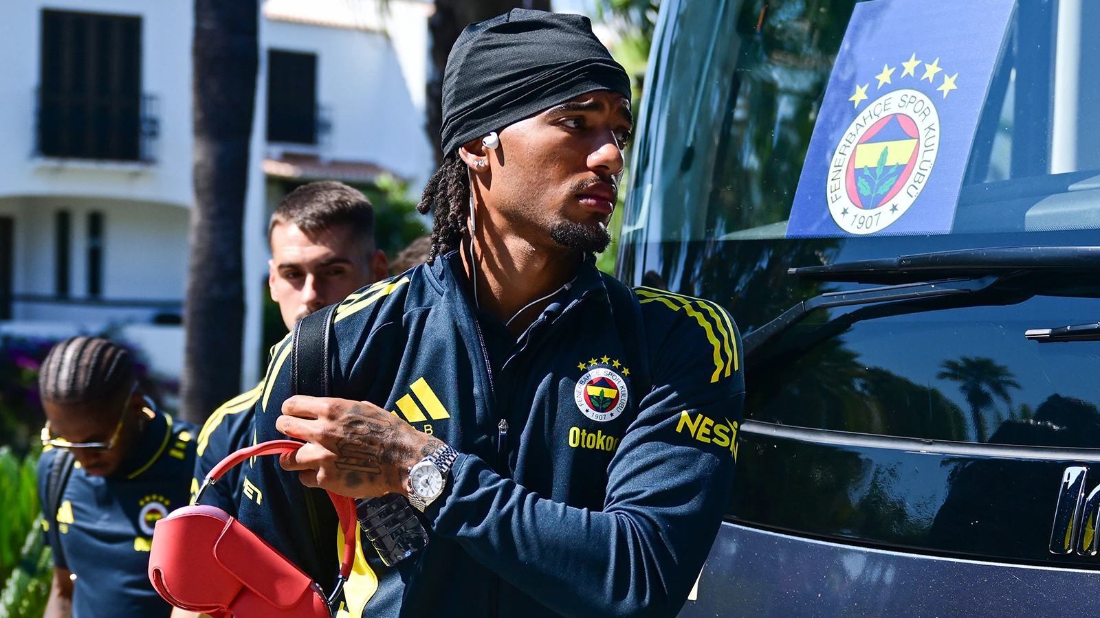 Fenerbahçe, hazırlık kampı yapacağı Portekiz'e ulaştı