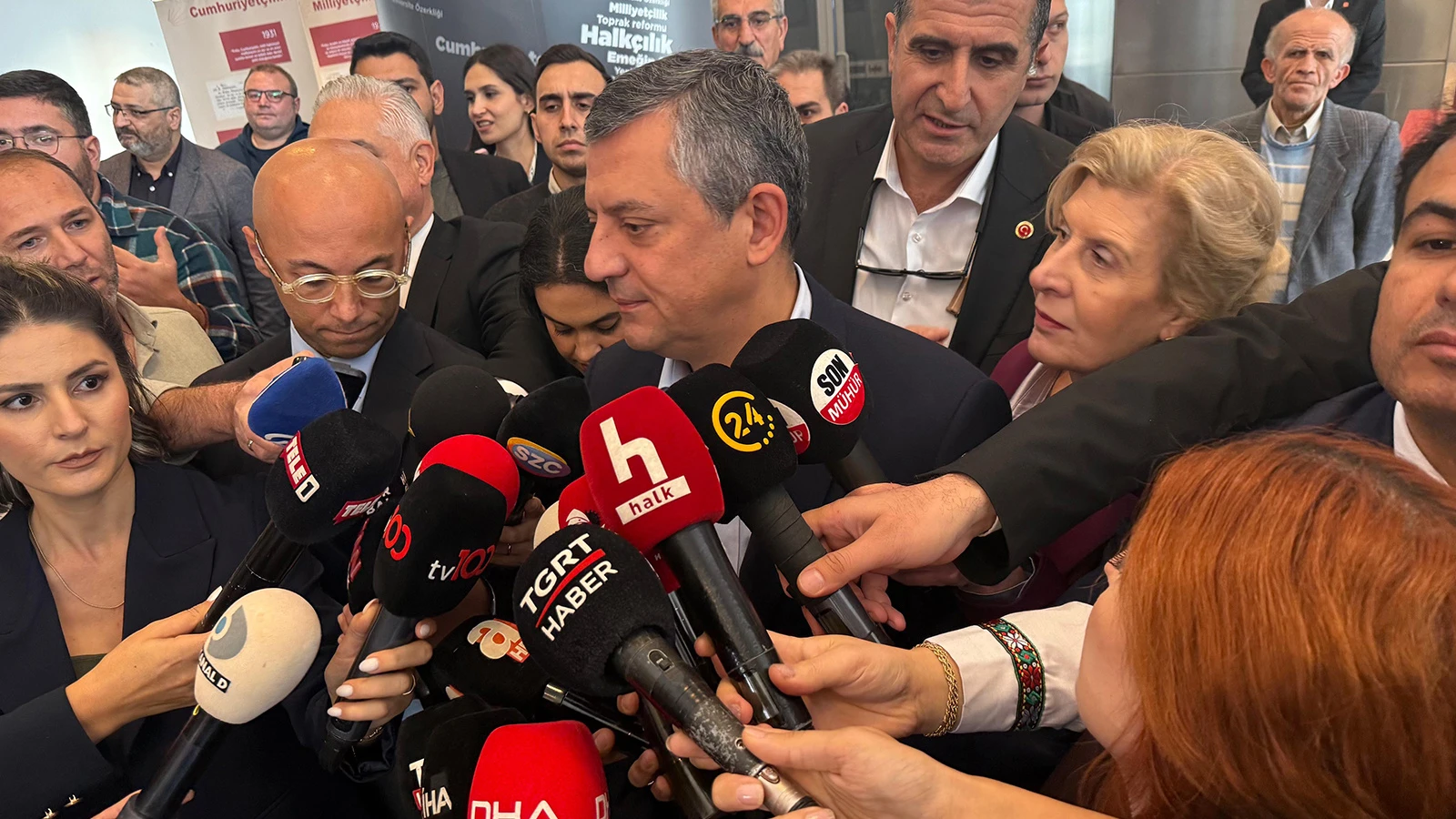 Özgür Özel: CHP'nin güçlü bünyesi mikropları kabul etmedi