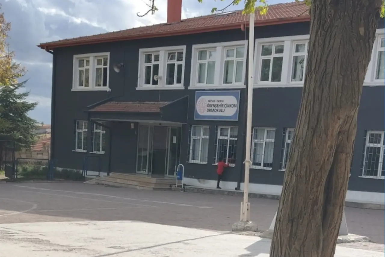 Kayseri'de Okulda Gıda Zehirlenmesi Şüphesi: 12 Öğrenci Hastaneye Kaldırıldı