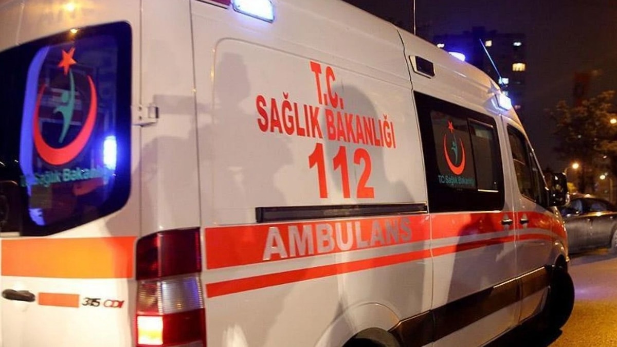 Yolcu otobüsü aydınlatma direğine çarptı: 6 kişi yaralandı