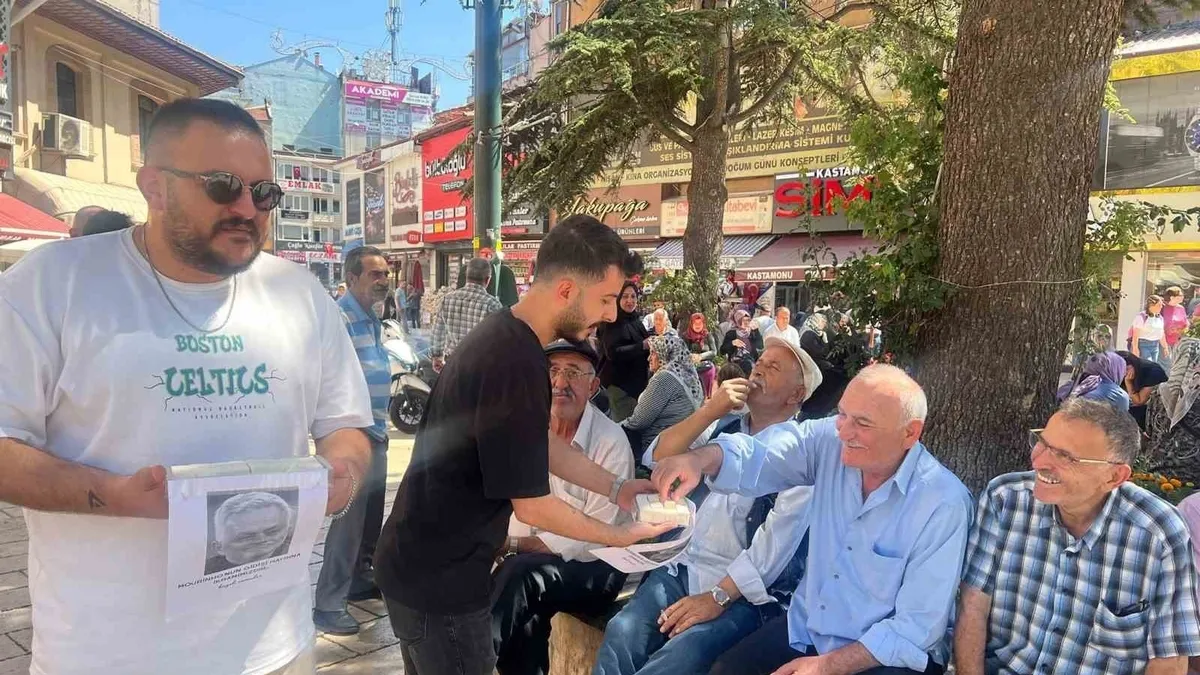 Fenerbahçeliler Mourinho'nun gidişini çekme helva dağıtarak kutladı
