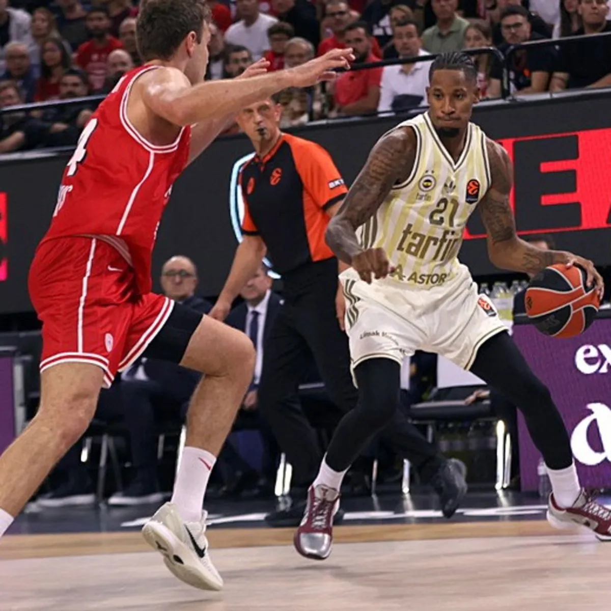 Fenerbahçe Tarfin Deplasmanda Olympiakos'u Devirdi! İşte Maçın Özeti