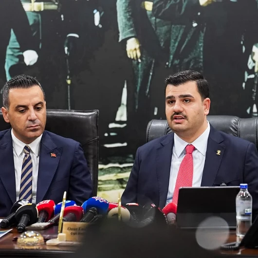 Eyyüp Kadir İnan'dan Özgür Özel'e Çok Sert Sözler: 'Türk Demokrasi Tarihinin En Vizyonsuz Muhalefet Liderliği Tablosunu Çiziyorsun'
