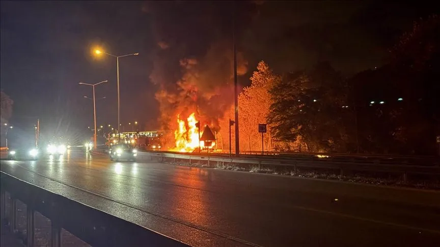 Samsun'da kimyasal madde ve boya yüklü tır 8 kilometre boyunca yandı