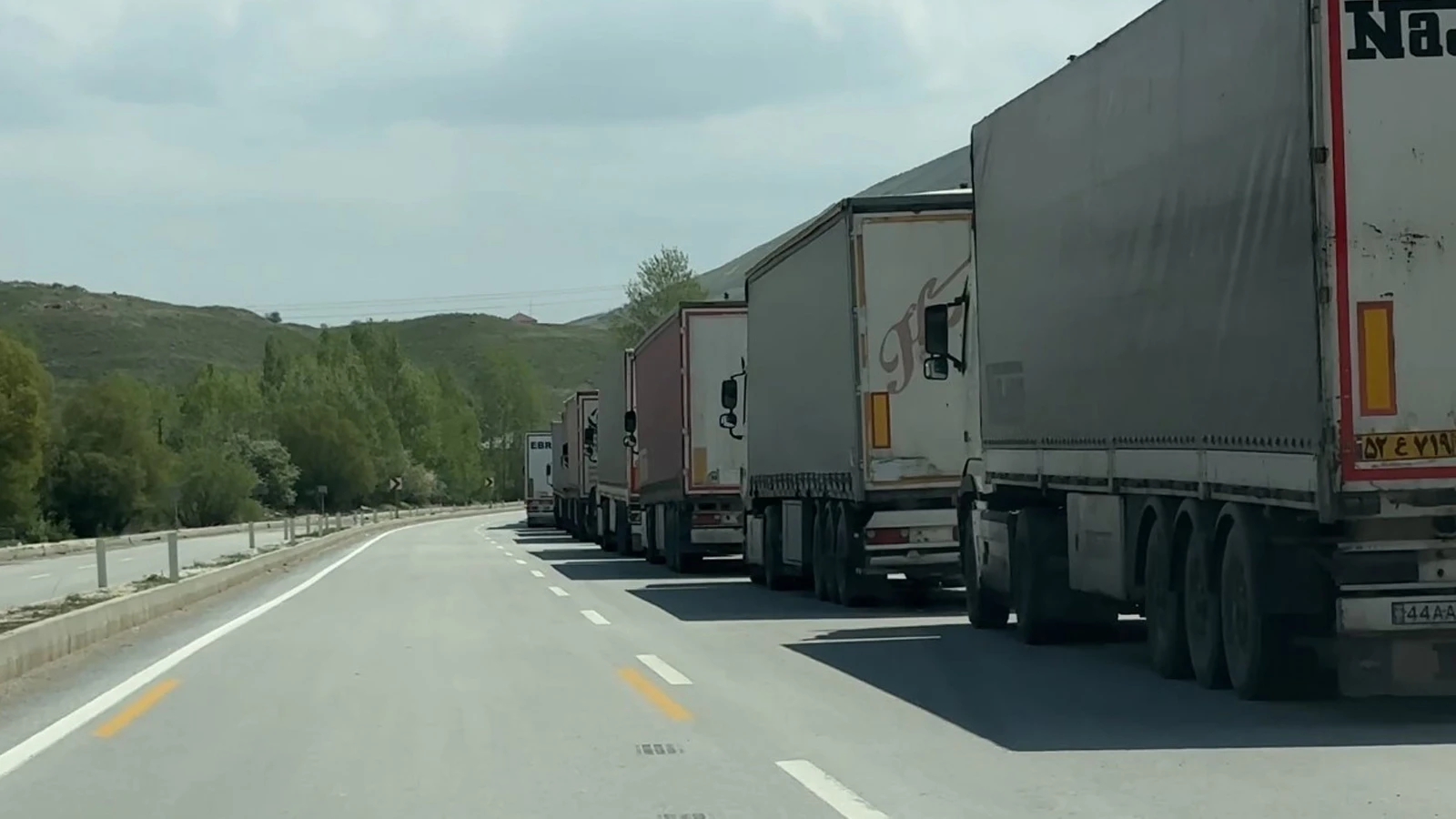 Türkiye-İran sınırında 2 kilometrelik tır kuyruğu