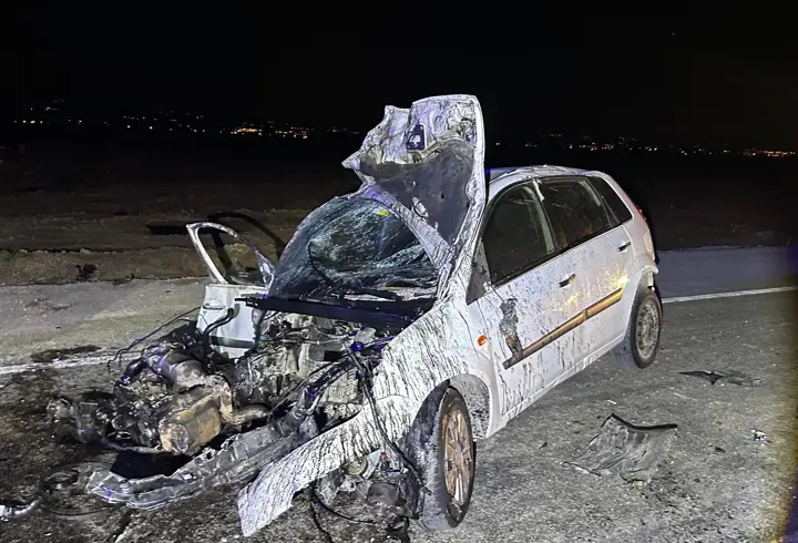 Adana'da iki otomobil çarpıştı: 2 yaralı