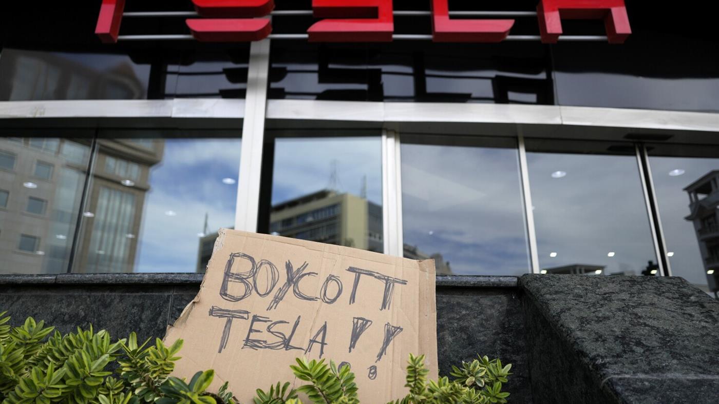 Tesla hisselerinde tarihi düşüş: Son beş yılın en kötü günü