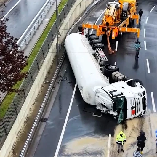 Bakırköy’de Lng Yüklü Tanker Yan Yattı: Yol Trafiğe Kapatıldı