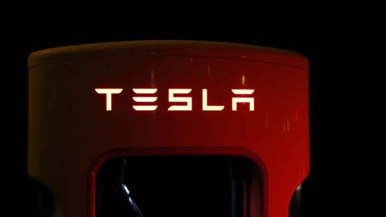 Tesla'da radikal dönüşüm: İki modelin üretimi durduruluyor, fabrikalar robot üretecek