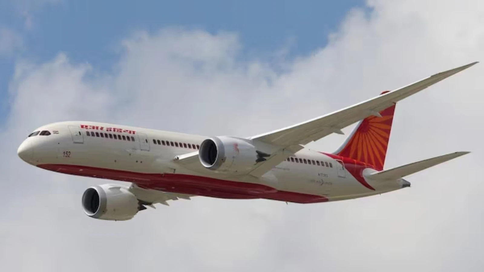 Hindistan'a giden Air India uçağı, arıza nedeniyle geri döndü