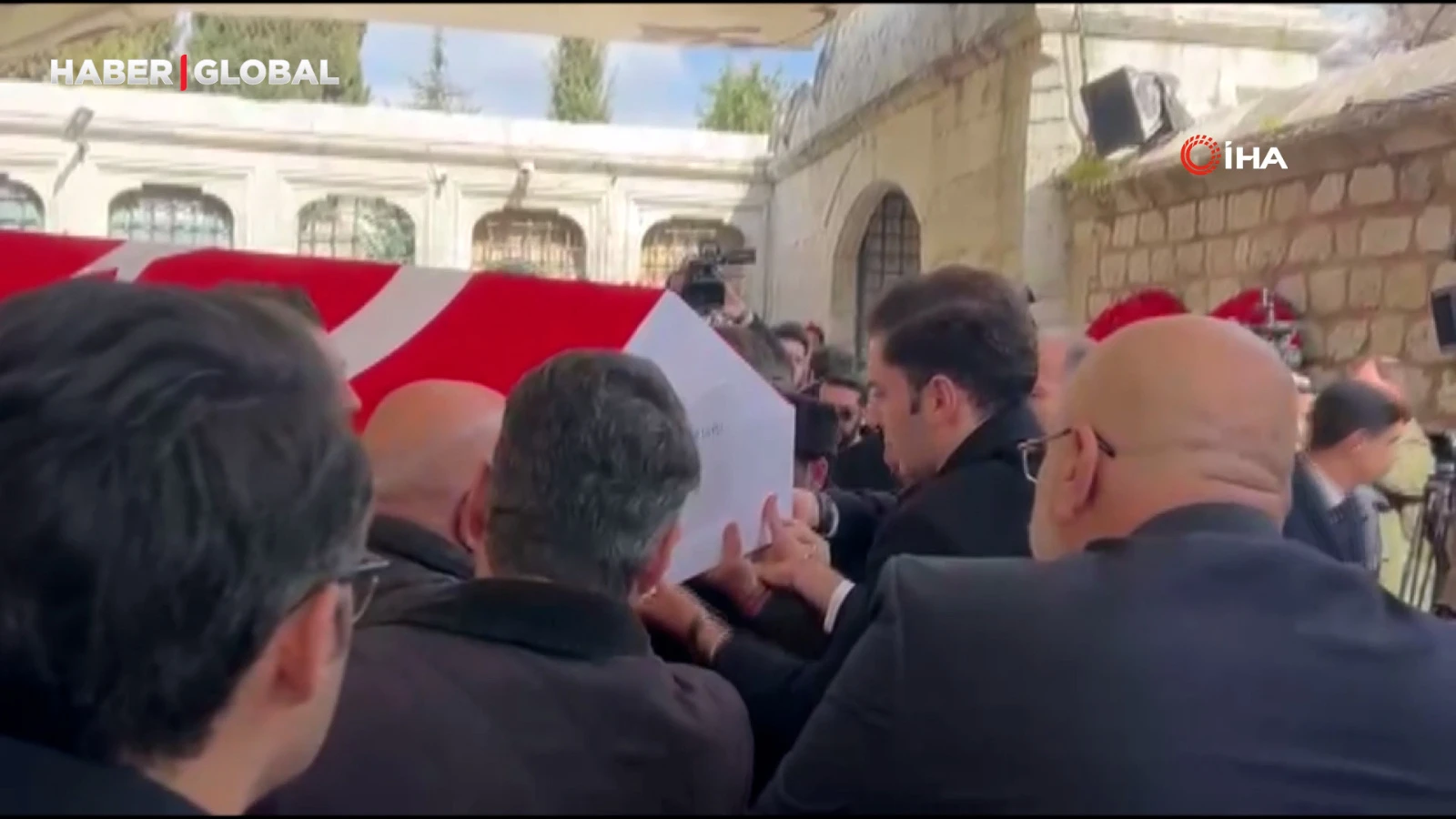 İlber Ortaylı için Fatih Camii'nde cenaze töreni düzenleniyor