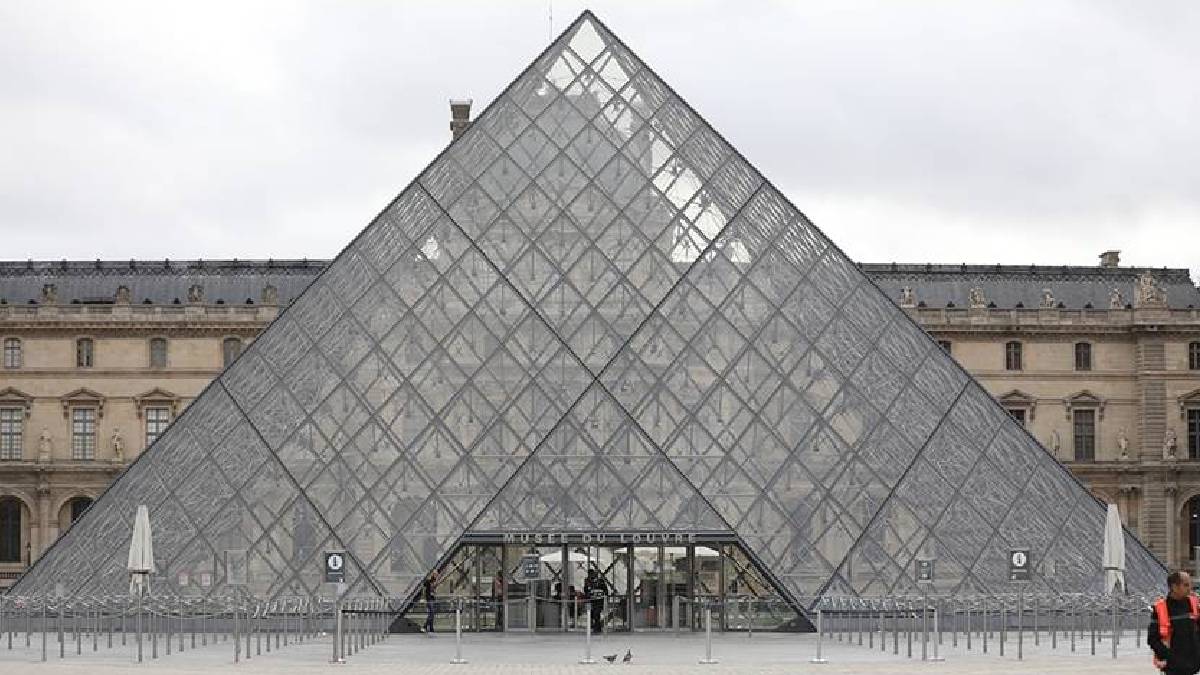 Louvre Müzesi için kapanma uyarısı: Onarım 15 yıl sürebilir