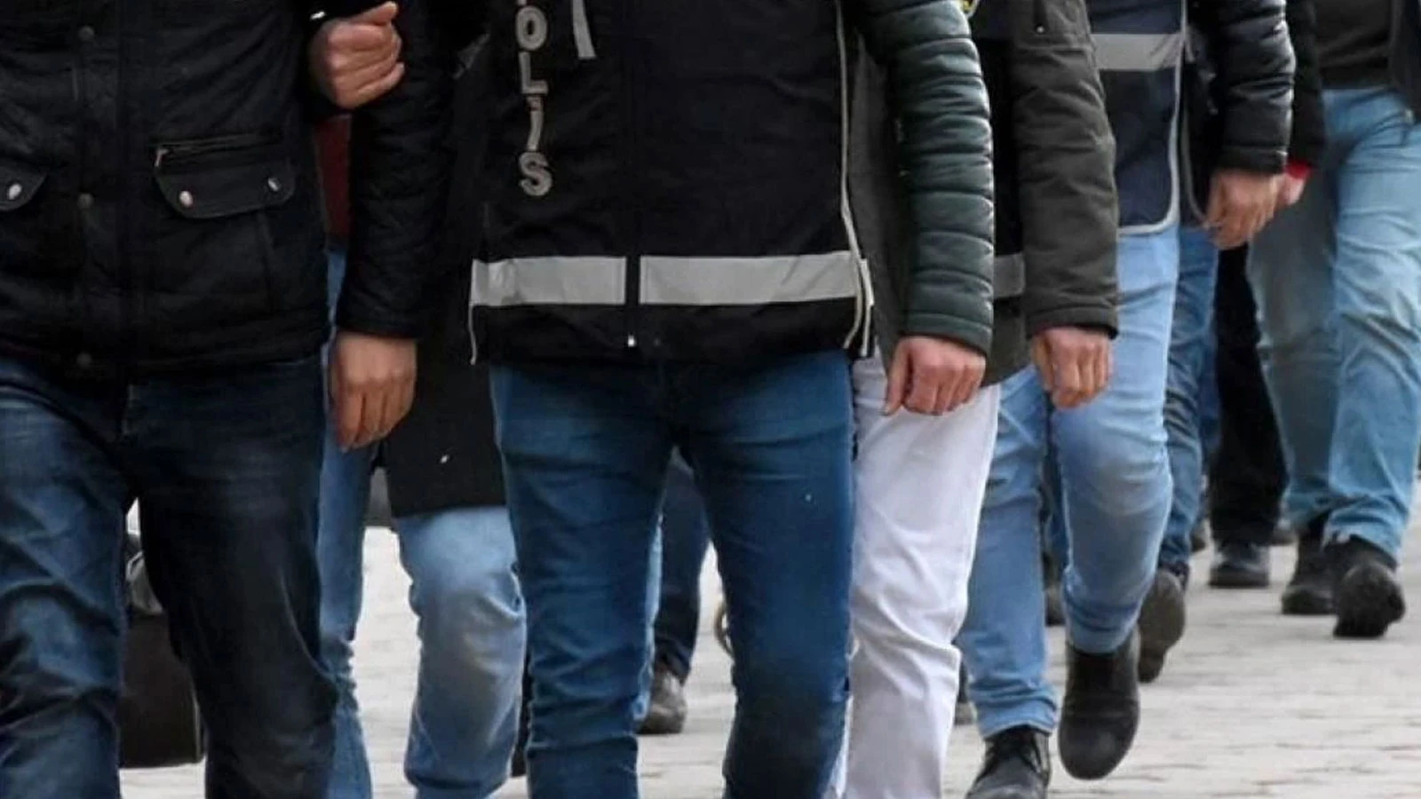 İstanbul'da kamu görevlilerine operasyon: 18 gözaltı