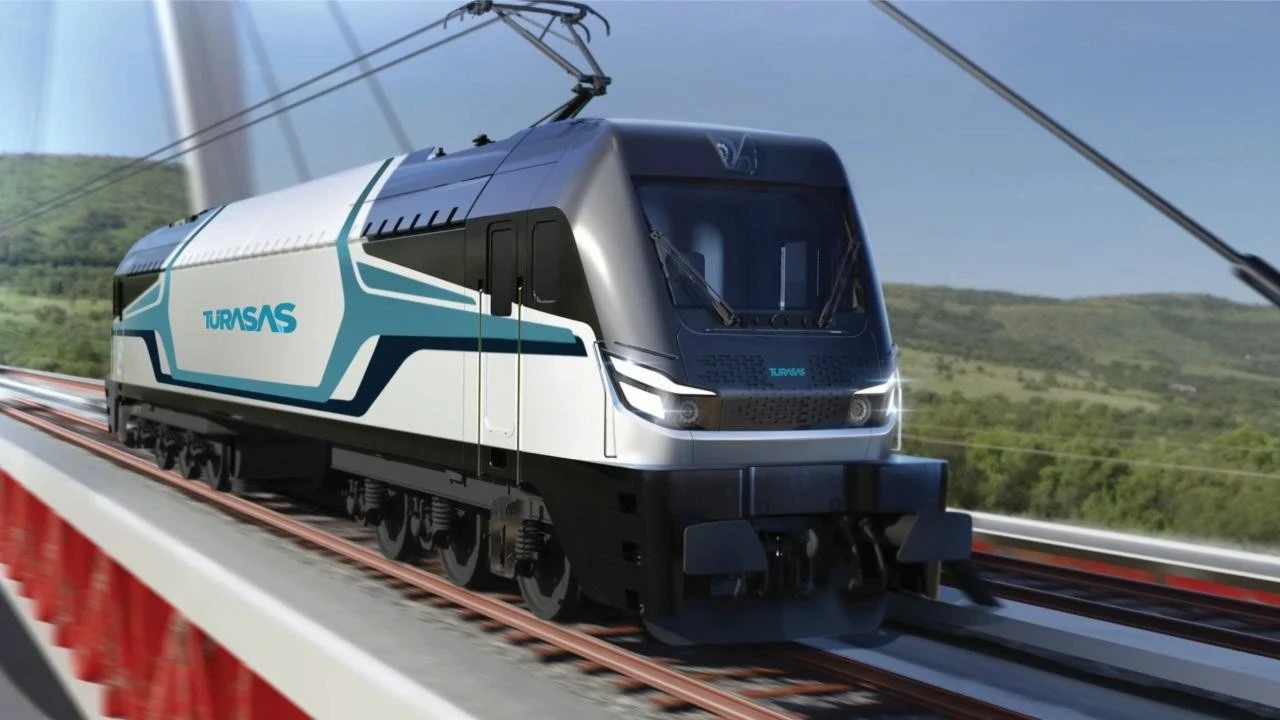 Türkiye’nin ilk 6 akslı yerli elektrikli lokomotifi geliyor