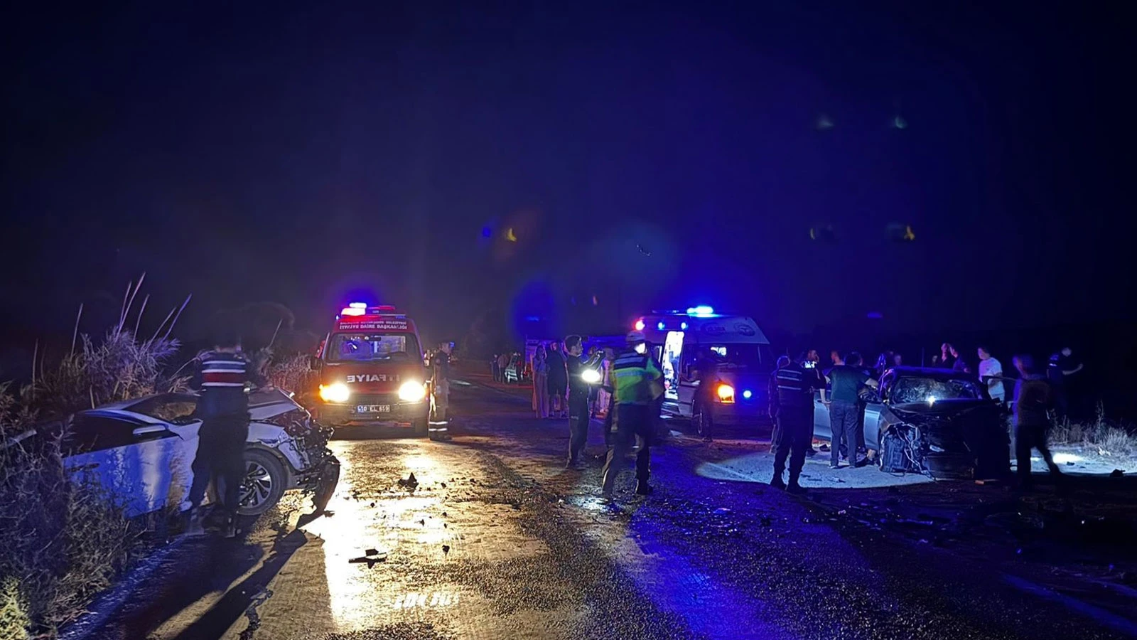 Balıkesir'de zincirleme kaza: 3 ölü, 6 yaralı