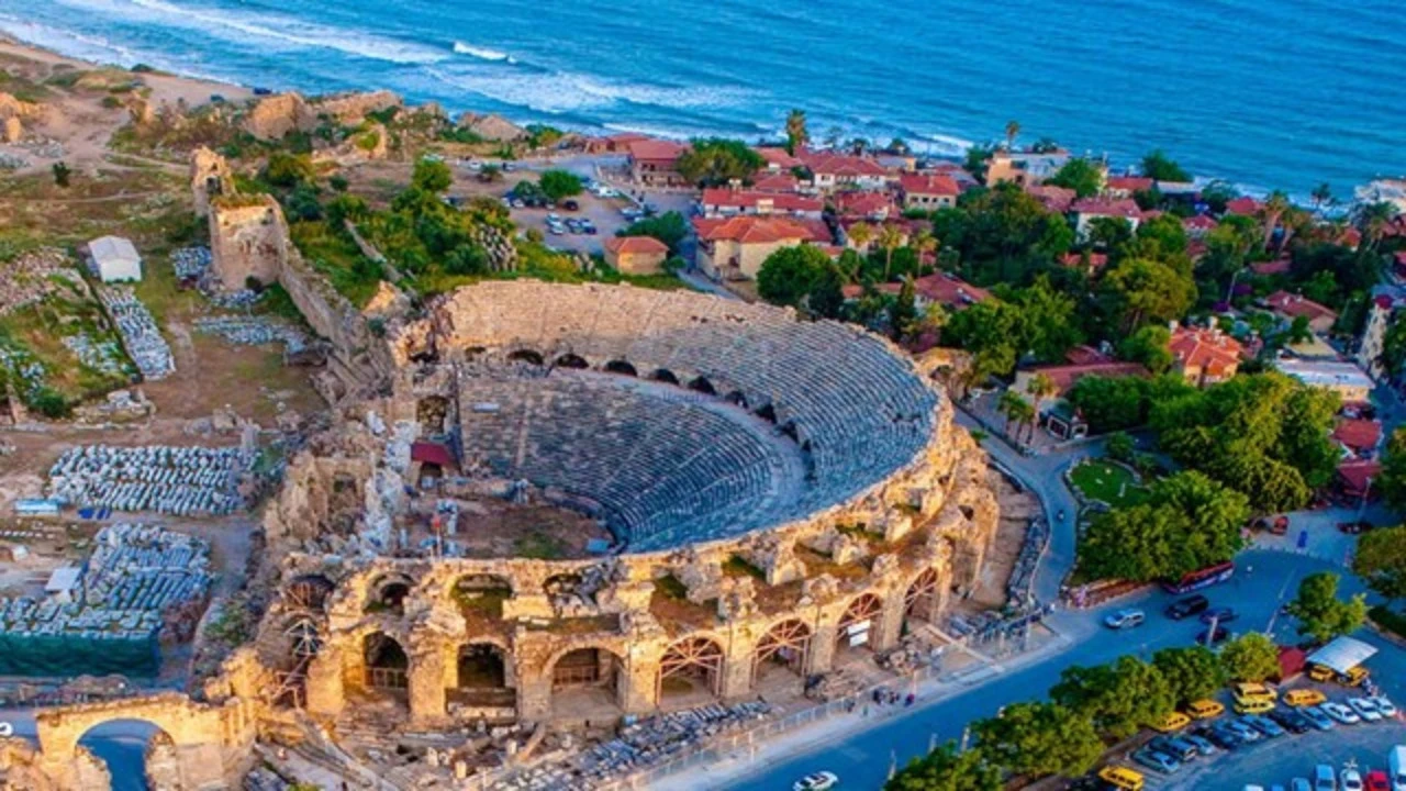 Antalya Nüfusunun 5 Katından Fazla Turist Ağırladı