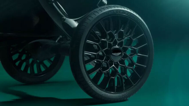 Aston Martin ve egg, 3.000 dolarlık özel bir bebek arabası hazırladı