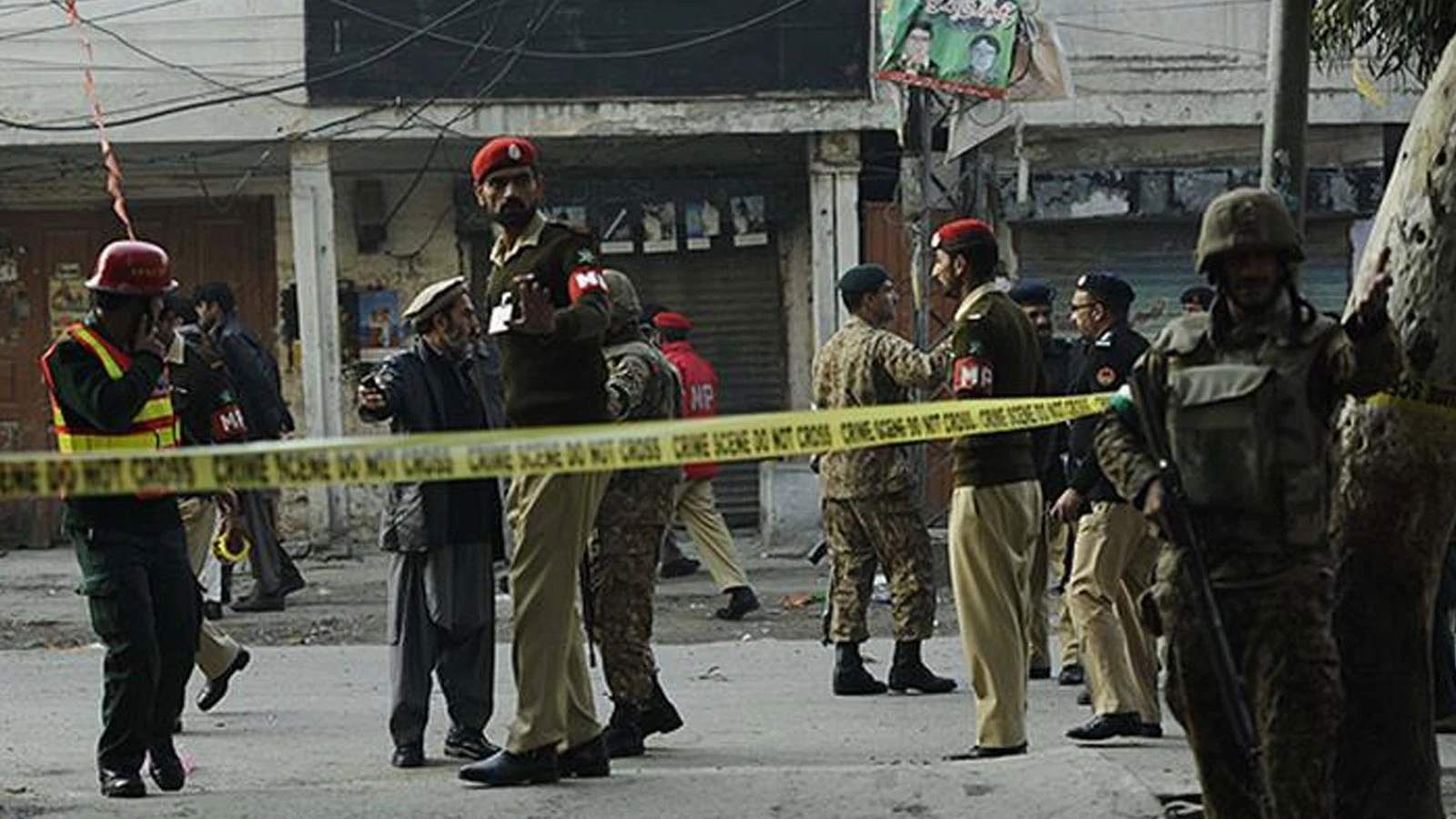 Pakistan'da bombalı araçla saldırı! Çok sayıda ölü ve yaralı var
