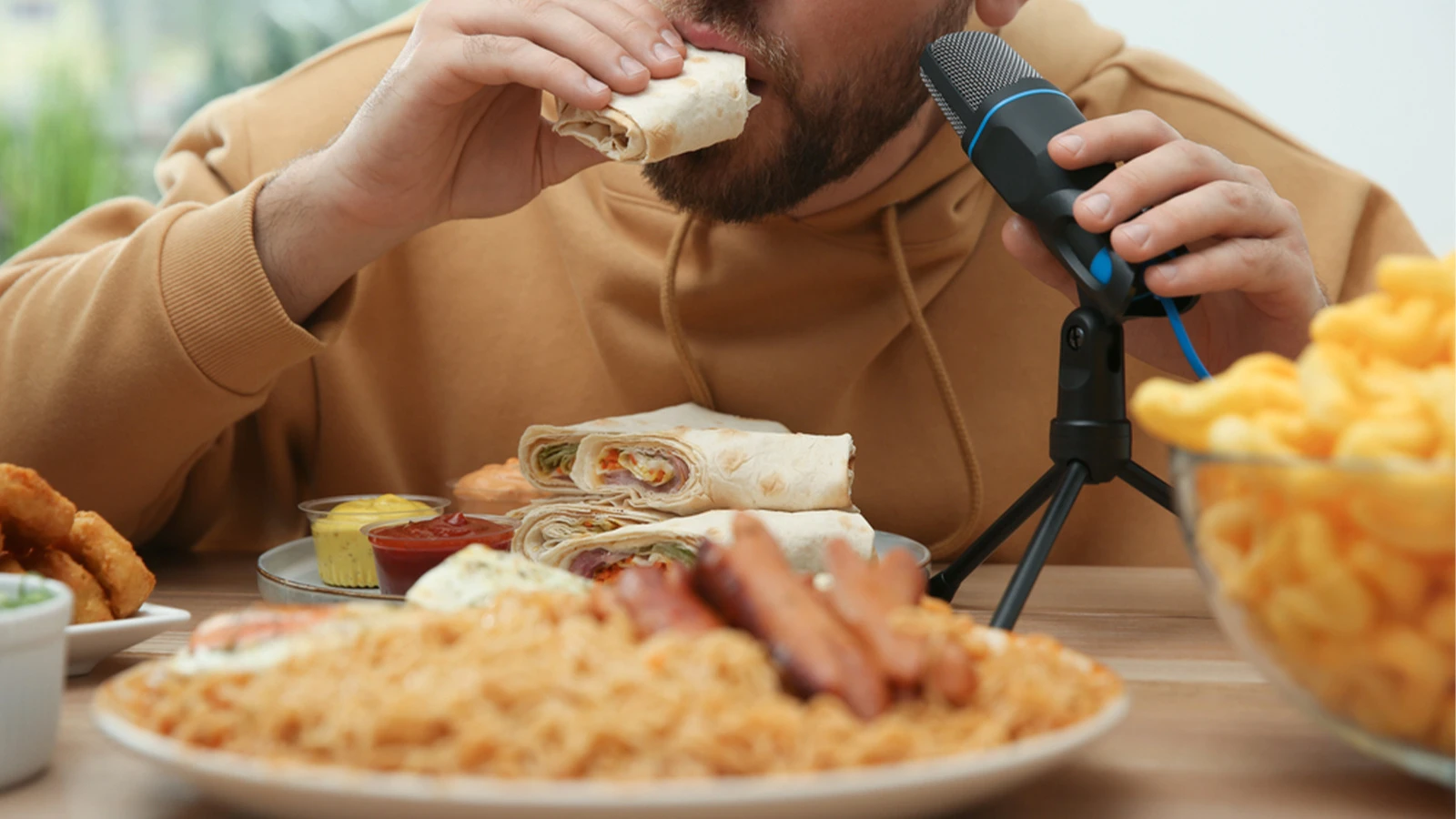 Mukbang akımı çılgınlığı, etkileşim almak için ölüyorlar