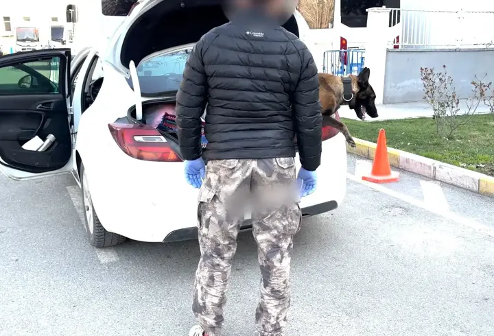 Aracında 50 kilo uyuşturucuyla yakalanan şüpheli tutuklandı