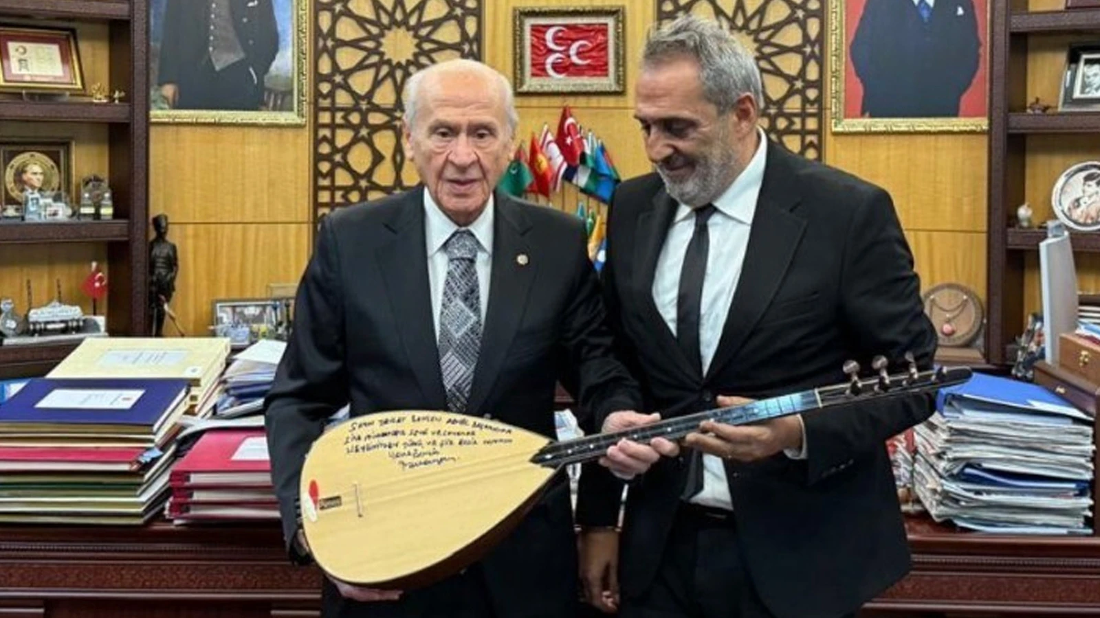 Yavuz Bingöl'den MHP lideri Bahçeli'ye anlamlı hediye