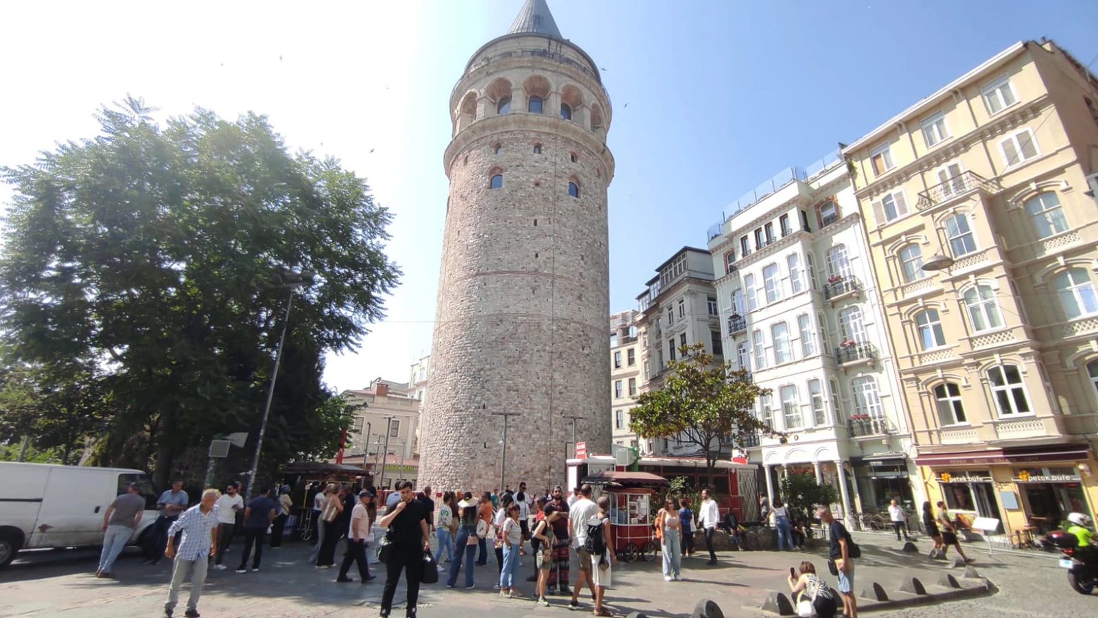 Galata Kulesi'nden düşen kişi hayatını kaybetti