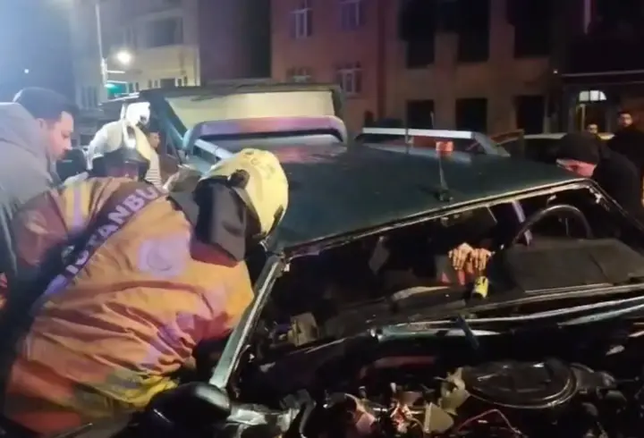 İstanbul - Üsküdar'da hatalı sollama kazaya neden oldu: 3 yaralı