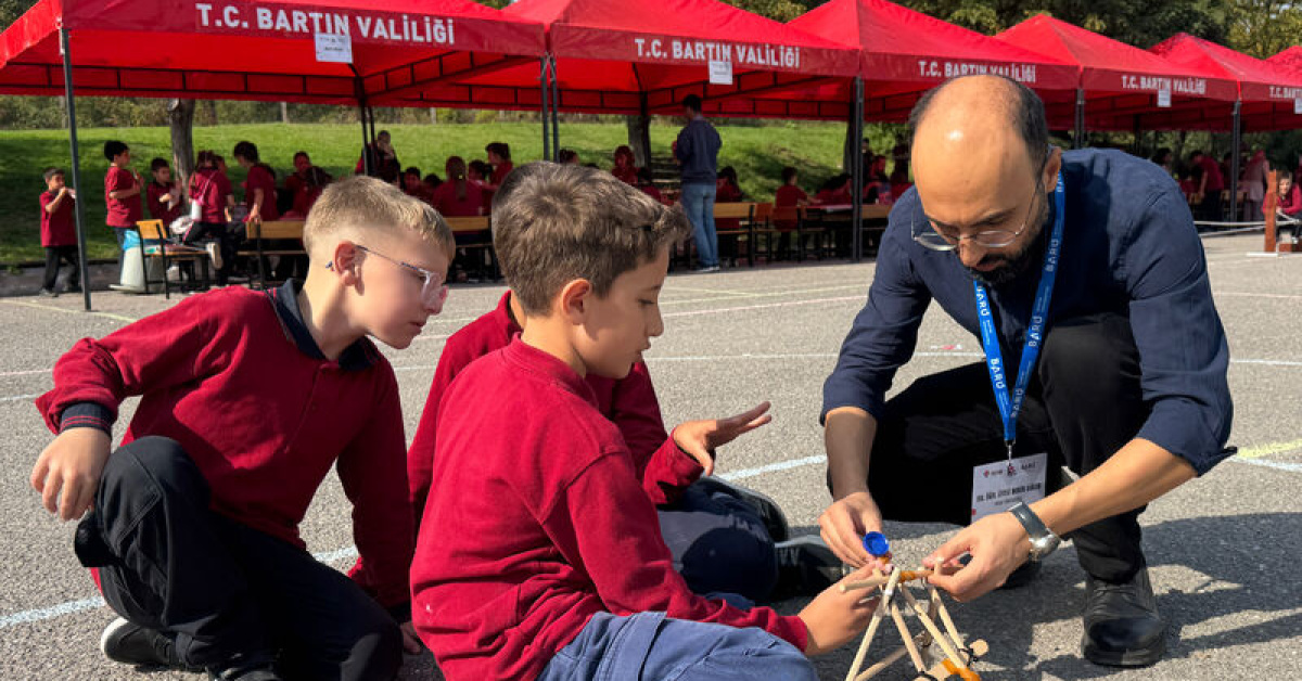Köy Okullarındaki Çocuklar Bilim Ve Sanatla Buluşuyor