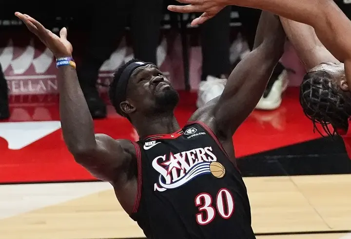 Adem Bona'lı 76ers, serbest atışla Raptors'a kaybetti