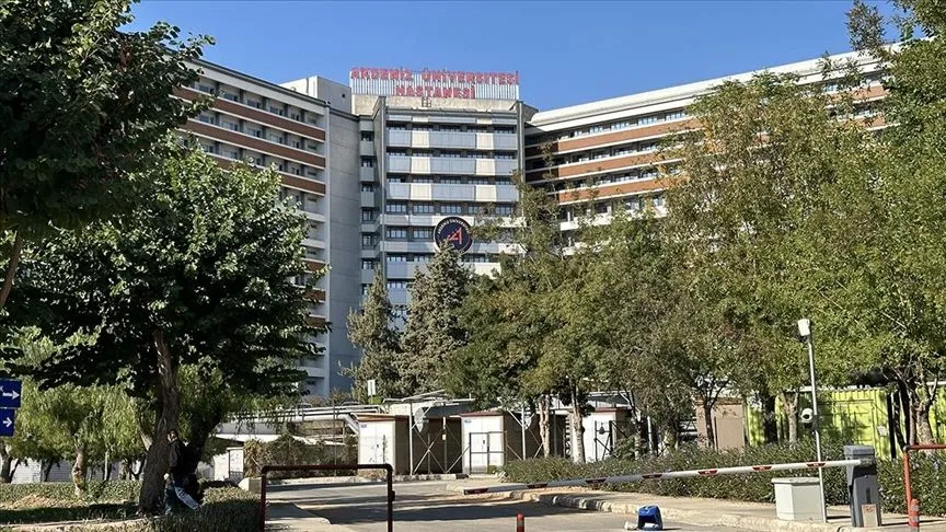 Akdeniz Üniversitesi Hastanesi Acil Servisi yangın nedeniyle tahliye ediliyor