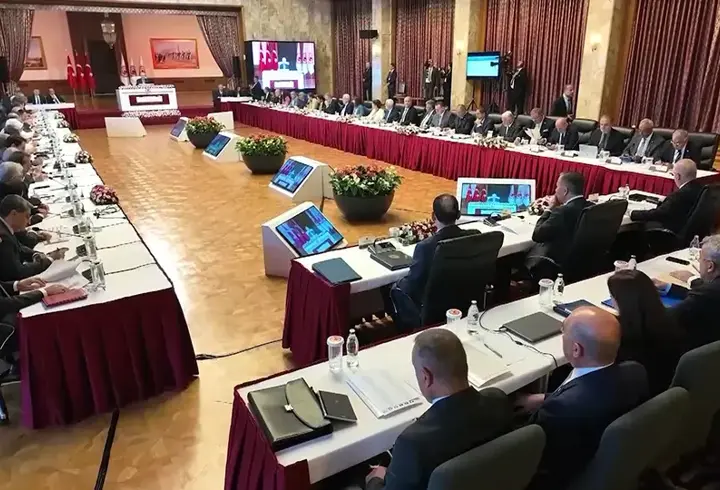 AK Parti'nin raporunda "kırmızı çizgi"