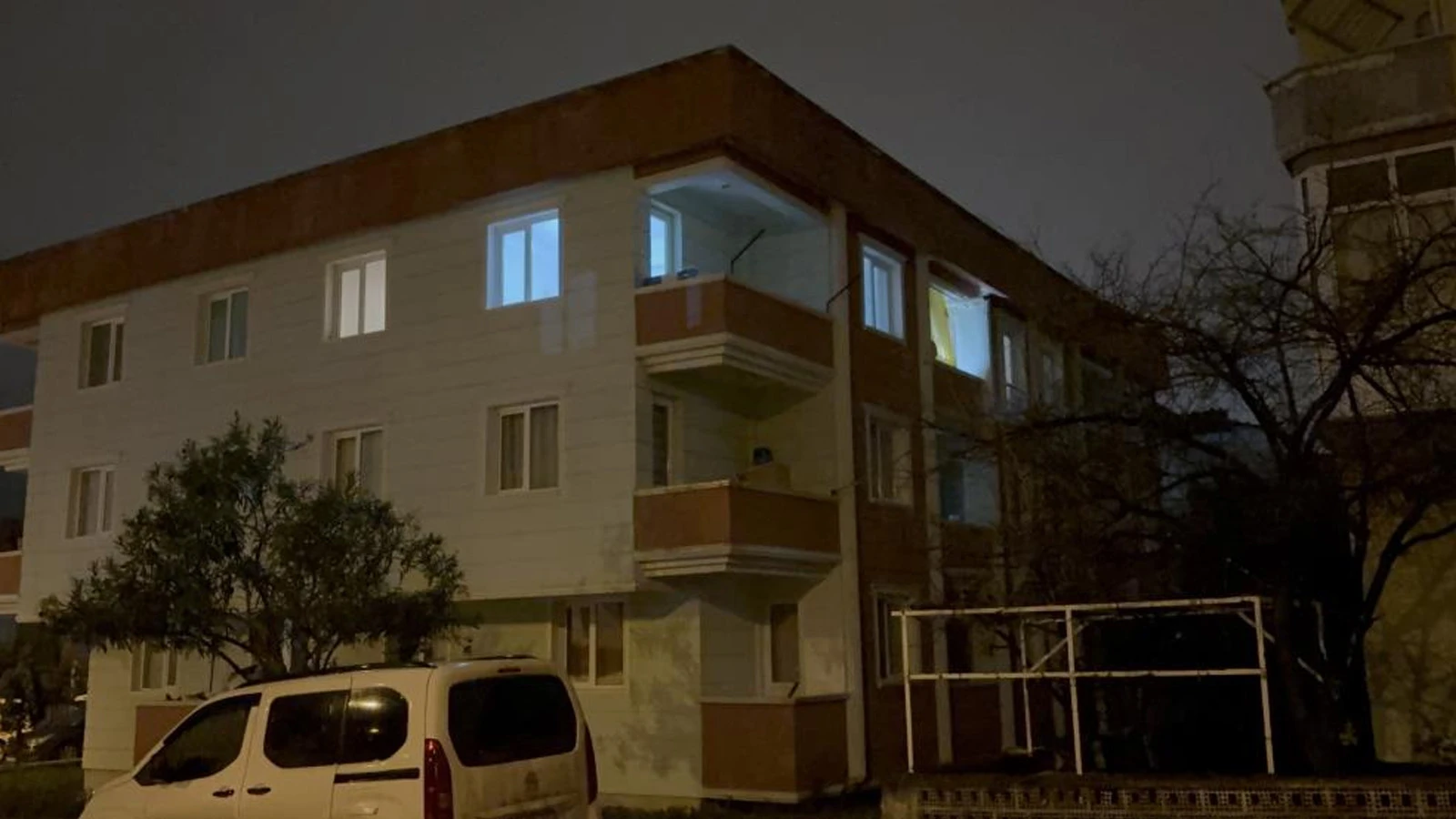 Samsun'da dehşet: Yeğenini darbedip ablasını bıçaklayan saldırgan balkondan atladı