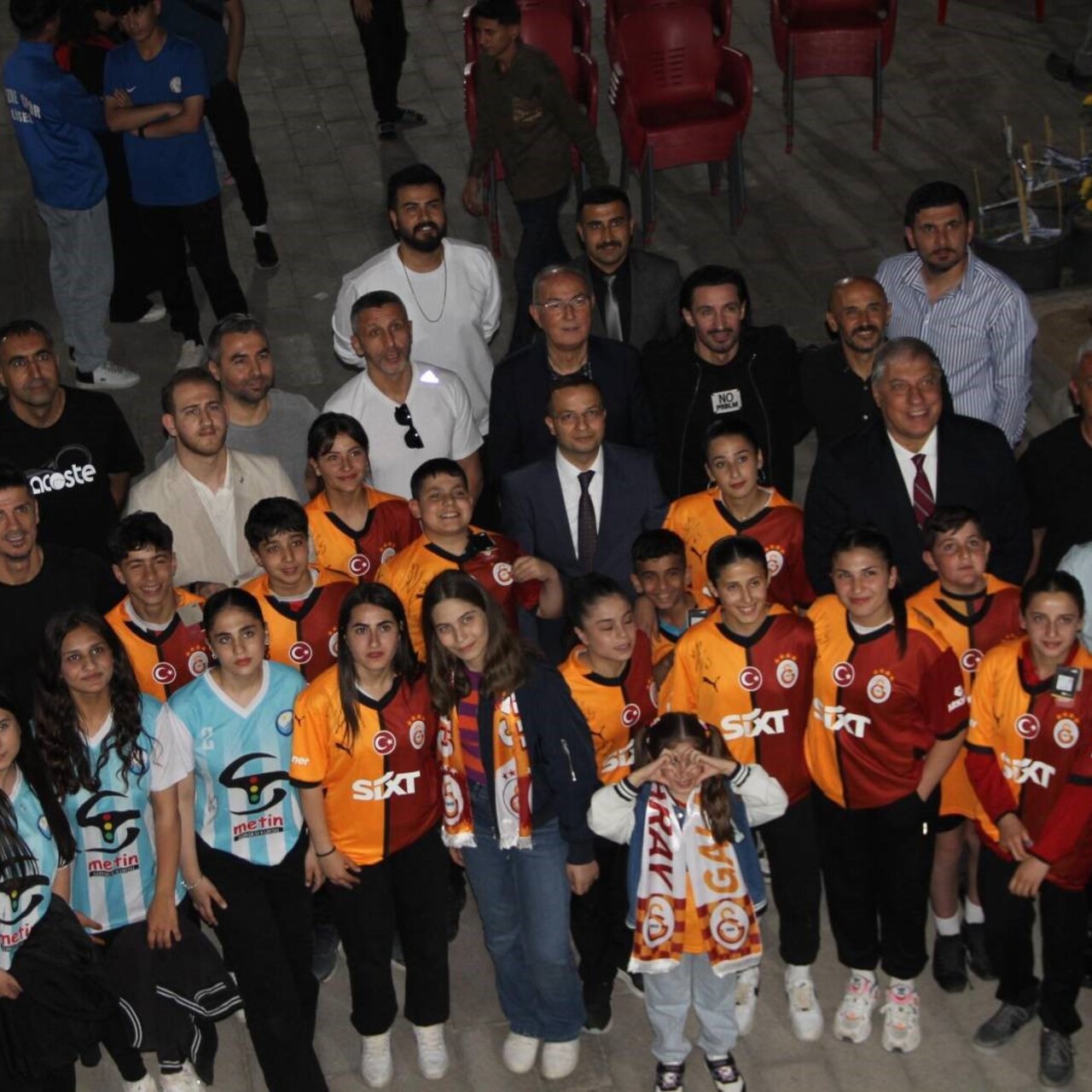G.Saray'ın efsaneleri Cizre'de gençlerle buluştu