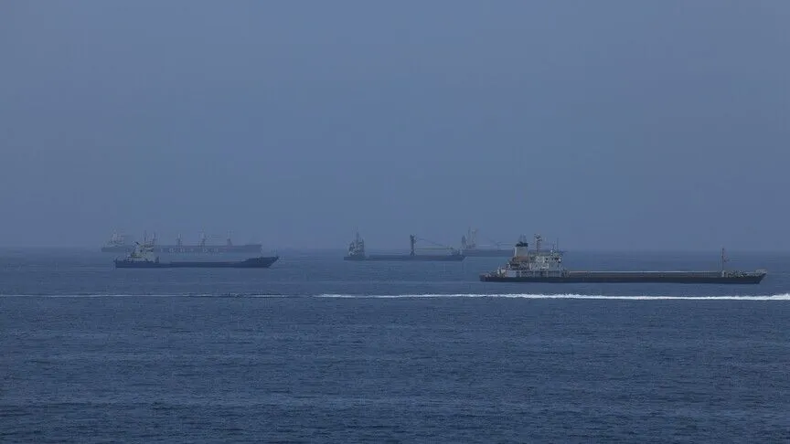 UKMTO: Umman açıklarında Hürmüz Boğazı'ndan geçen bir tanker vuruldu