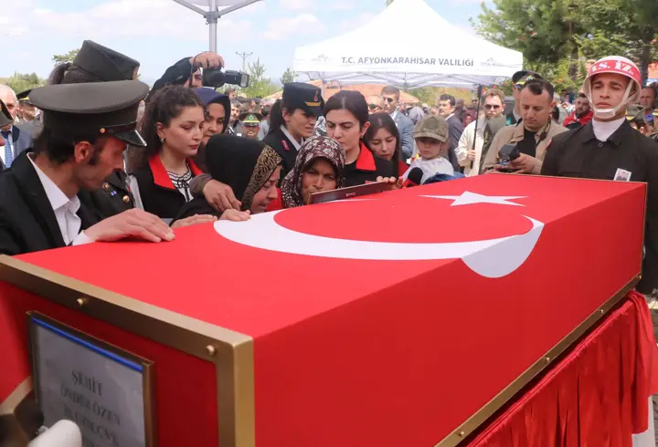Irak’ta şehit düşen Uzman Çavuş Önder Özen gözyaşlarıyla uğurlandı