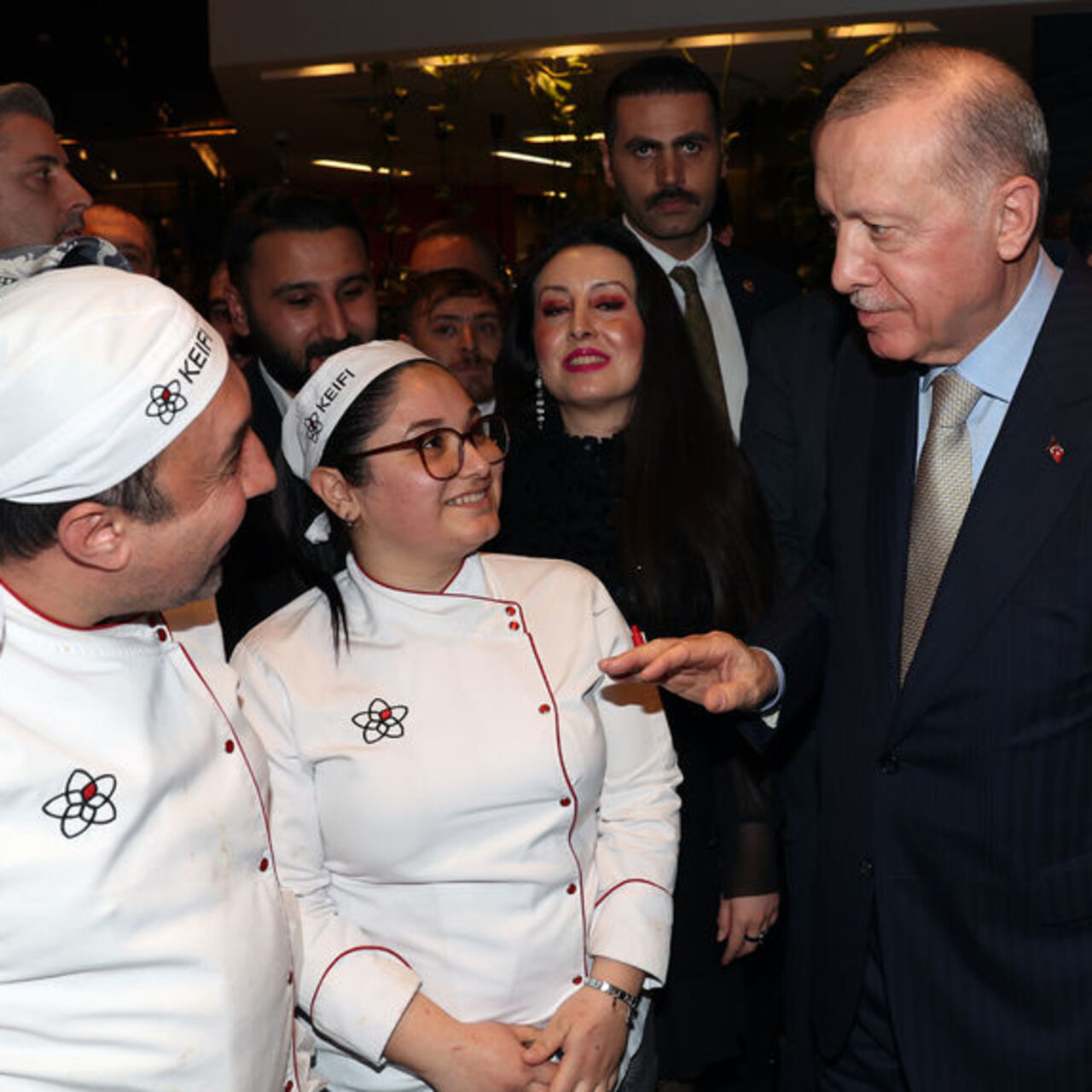 Cumhurbaşkanı Erdoğan kafede vatandaşlarla bir araya geldi