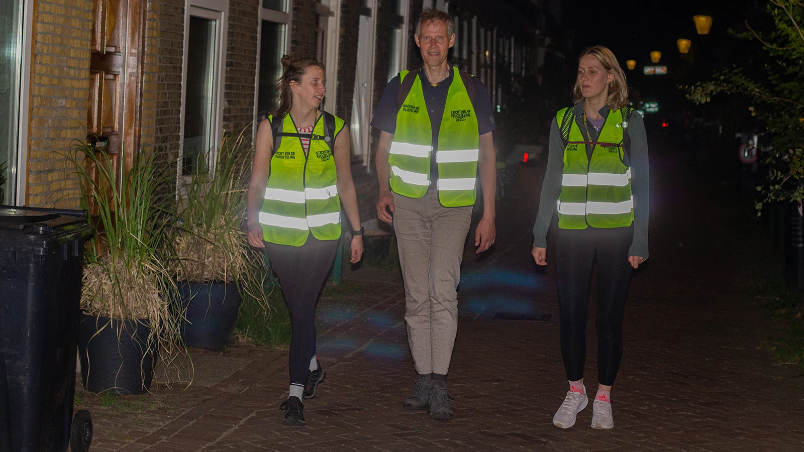 Hollanda'da binlerce kişi mültecilere destek için 40 kilometre yürüdü